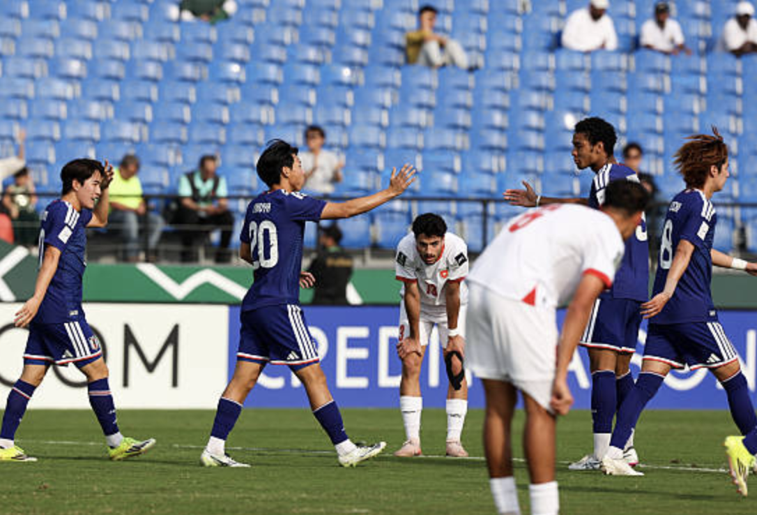 开云APP-5-3 3-2!亚洲足球变天:西亚豪强全出局 东亚或包4强 国足要加油