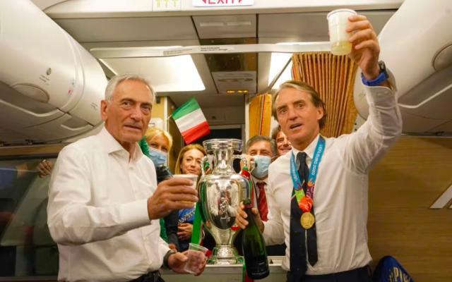 1692155491175055592.jpg 开云下载-【揭秘】曼奇尼不再沉默,被迫辞职只因足协冷暴力?