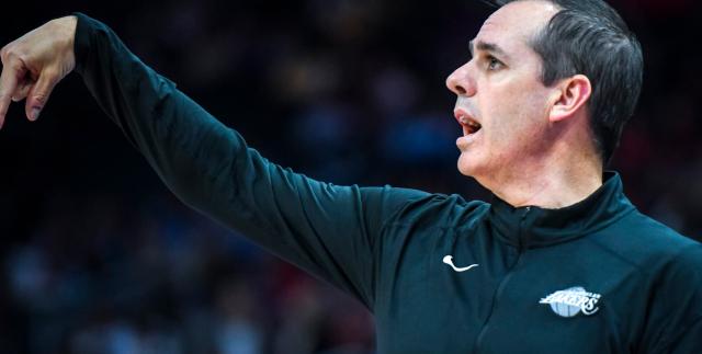 开云官网-詹姆斯复出湖人仍难破局 沃格尔的帅位保得住吗？