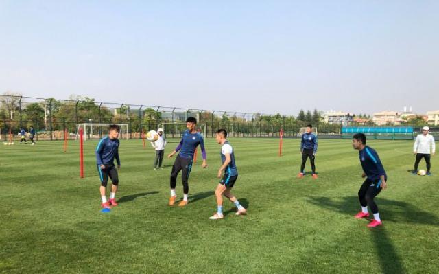 开云平台-云指挥两个月后 J联赛的新外教终于到达球队主场